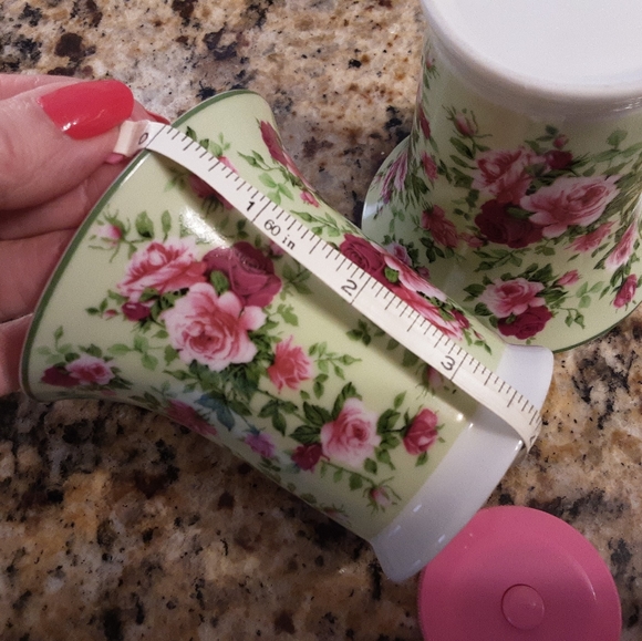 VINTAGE GNA FINE ITALIAN DESIGN PORCELAIN CUPS, ROSE PATTERN - Picture 3 of 16